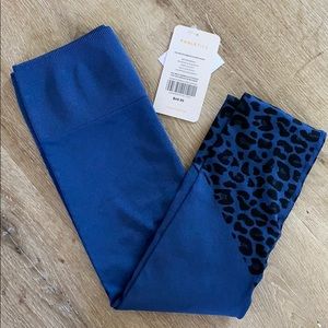 Fabletics High Waisted Seamless Leopard Legging XS